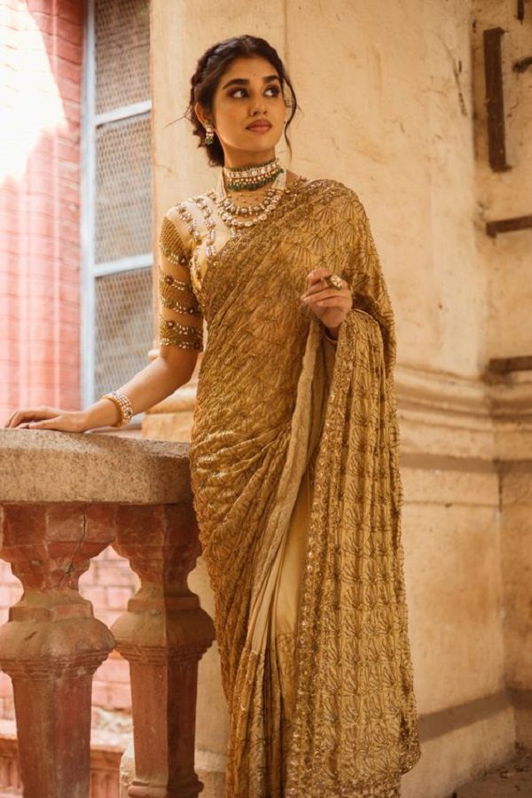 golden saree for wedding