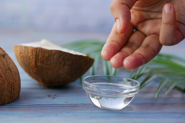 coconut oil benefits for eyelashes